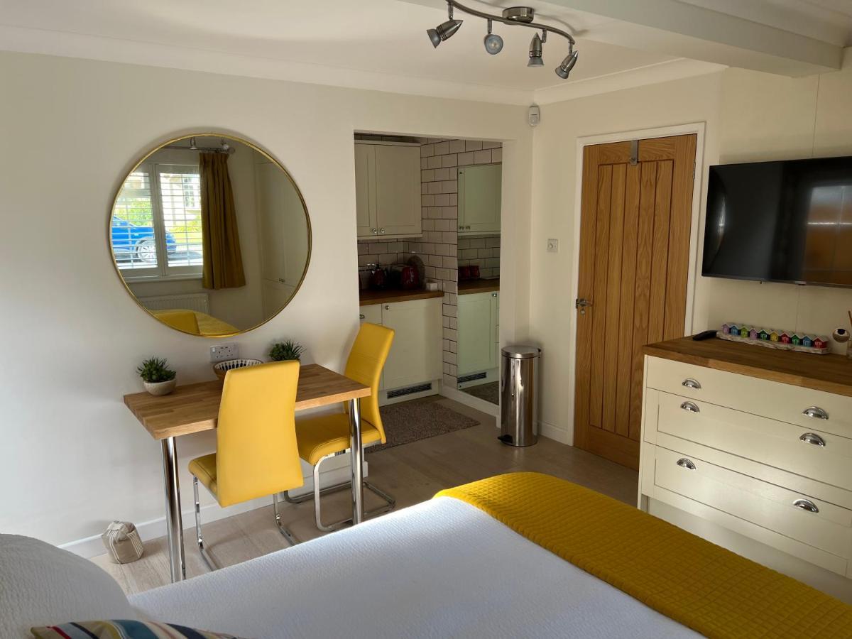 No 64 Bed And Breakfast Lymington Eksteriør billede