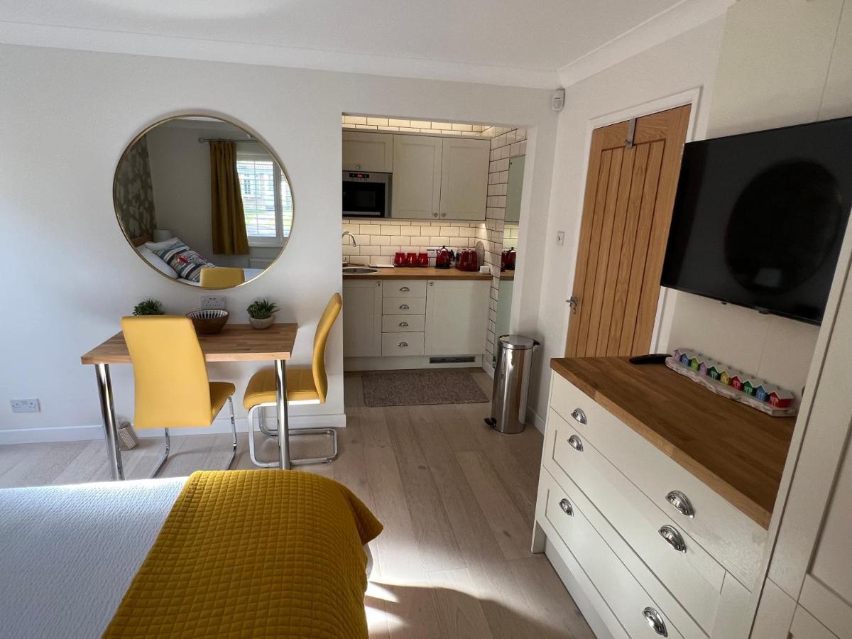 No 64 Bed And Breakfast Lymington Eksteriør billede